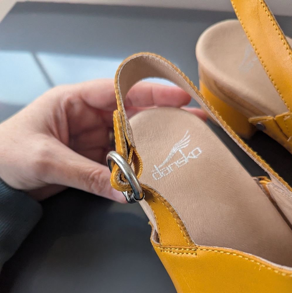 Dansko Madalyn Sandal Mustard Yellow Women's 38‎ - Picture 7 of 16